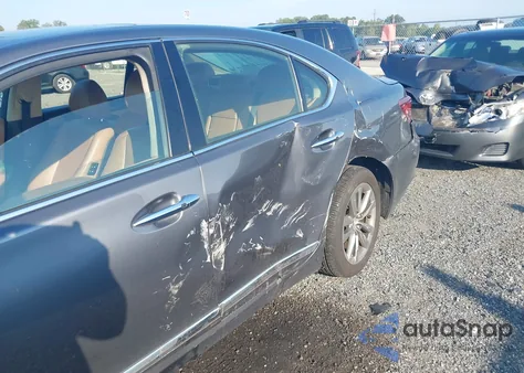 2013 Lexus Ls 460 z USA, uszkodzony, nr VIN JTHCL5EFXD5017779